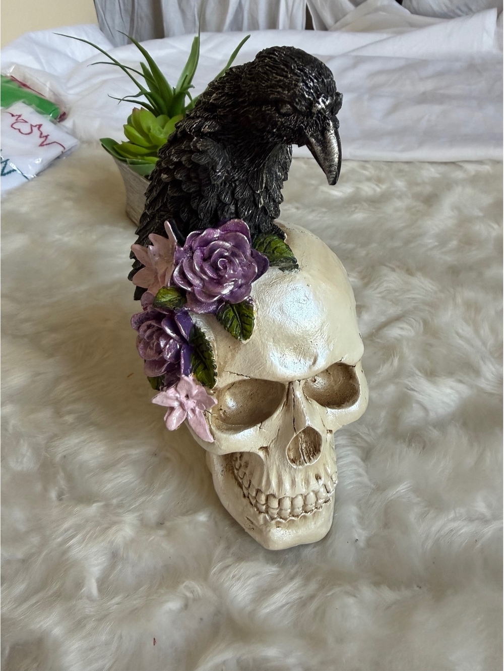 Decorative Skull with Black Raven and Purple Flowers Figurne